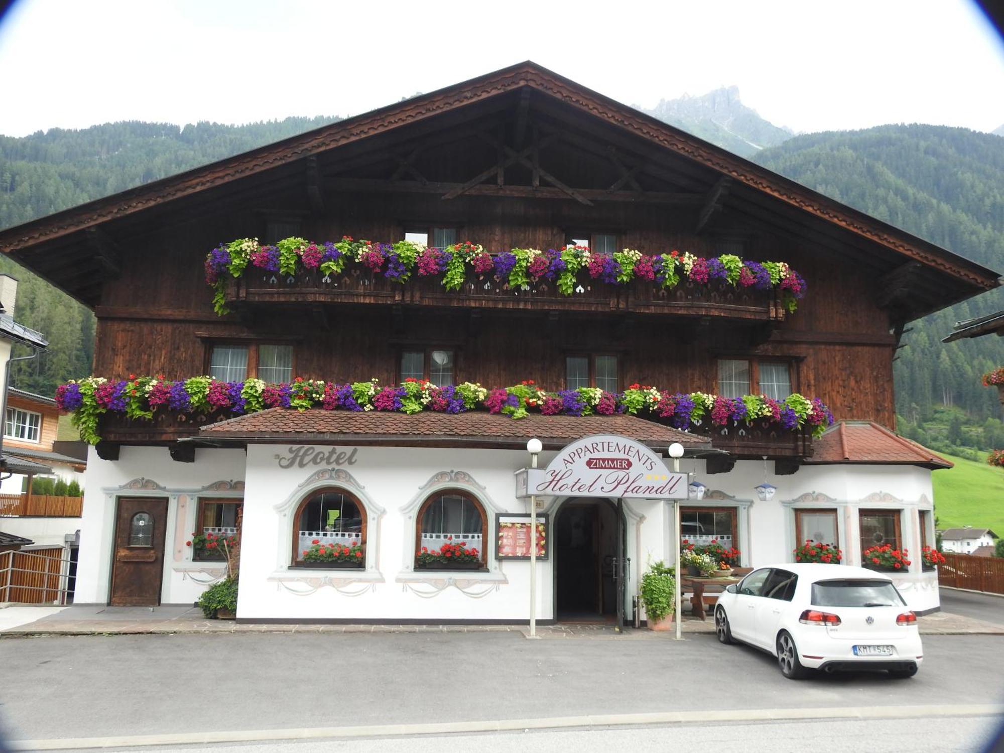 Hotel Garni Pfandl Нойштіфт-ім-Штубайталь Екстер'єр фото