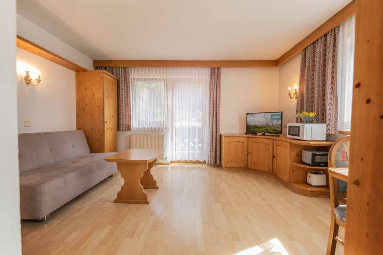 Hotel Garni Pfandl Нойштіфт-ім-Штубайталь Екстер'єр фото
