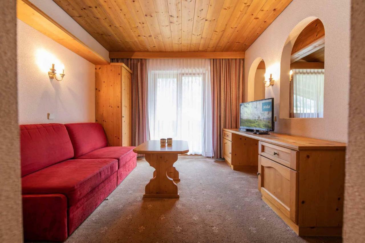 Hotel Garni Pfandl Нойштіфт-ім-Штубайталь Екстер'єр фото